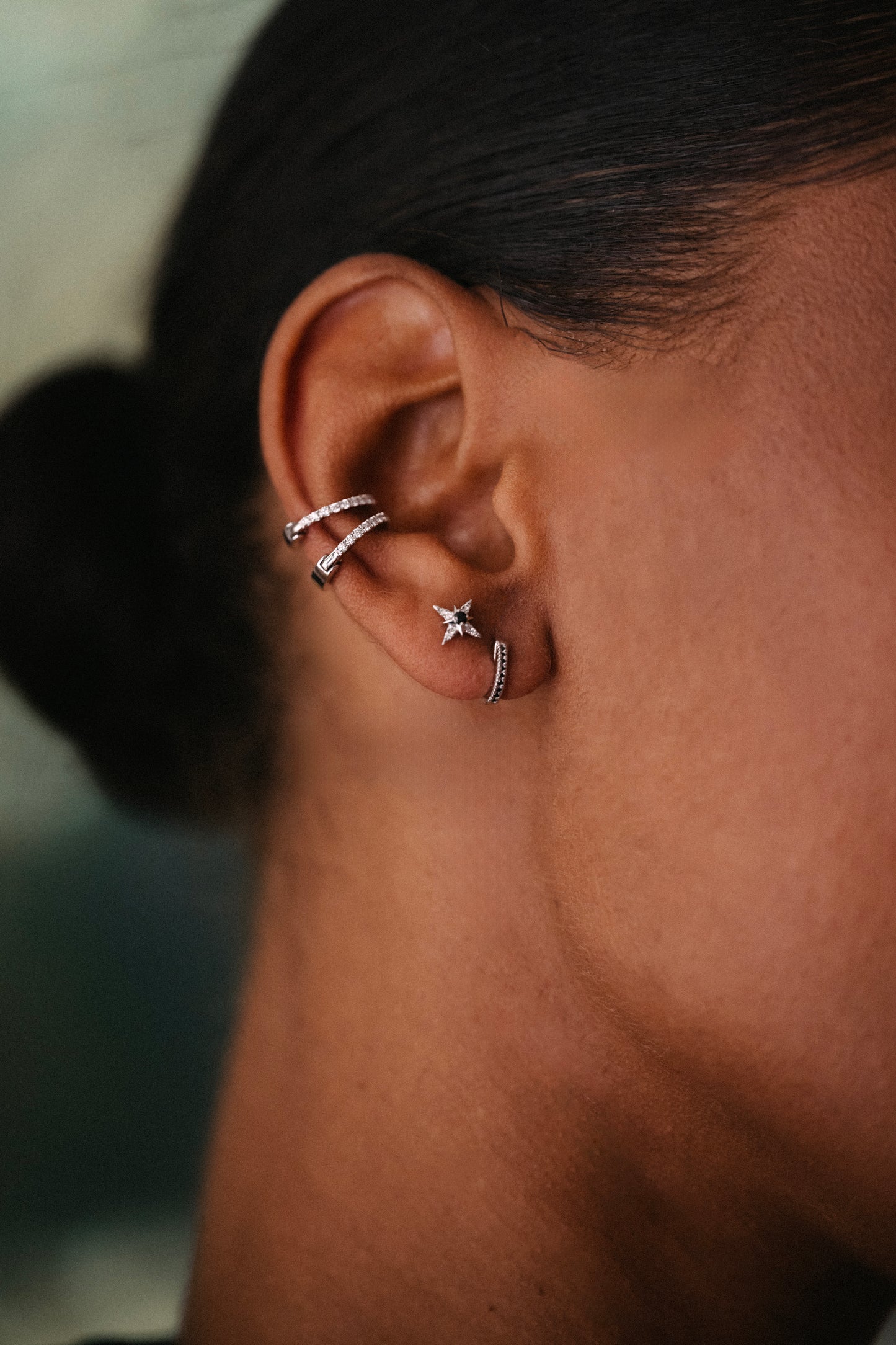 Boucle d'Oreille Unique - Créole Daylight Diamants Noirs - Or blanc - 7 mm